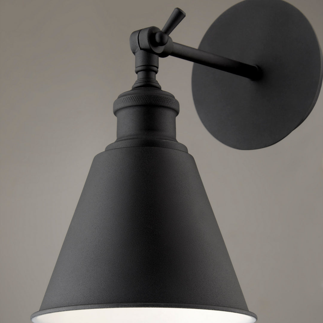 Quorum One Light Wall Mount