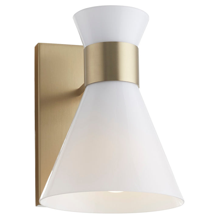 Quorum One Light Wall Mount