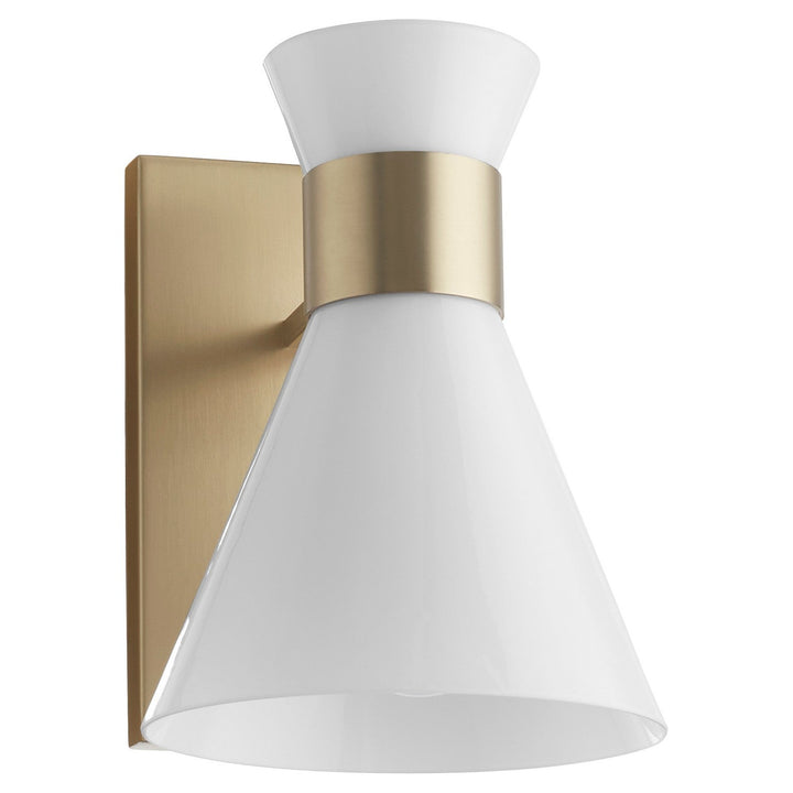 Quorum One Light Wall Mount